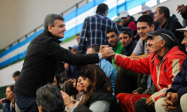 Zabaleta anunció un aumento del 20% para trabajadores municipales