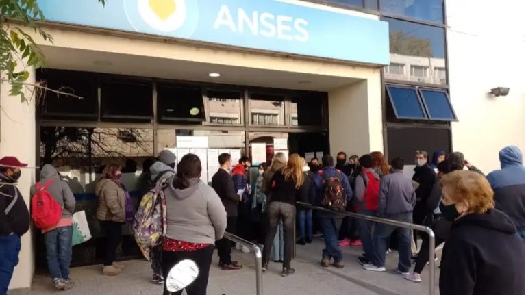 FIN DEL PLAN VOLVER AL TRABAJO PARA 900.000 BENEFICIARIOS: CÓMO FUNCIONARÁ EL NUEVO SISTEMA DE VOUCHERS