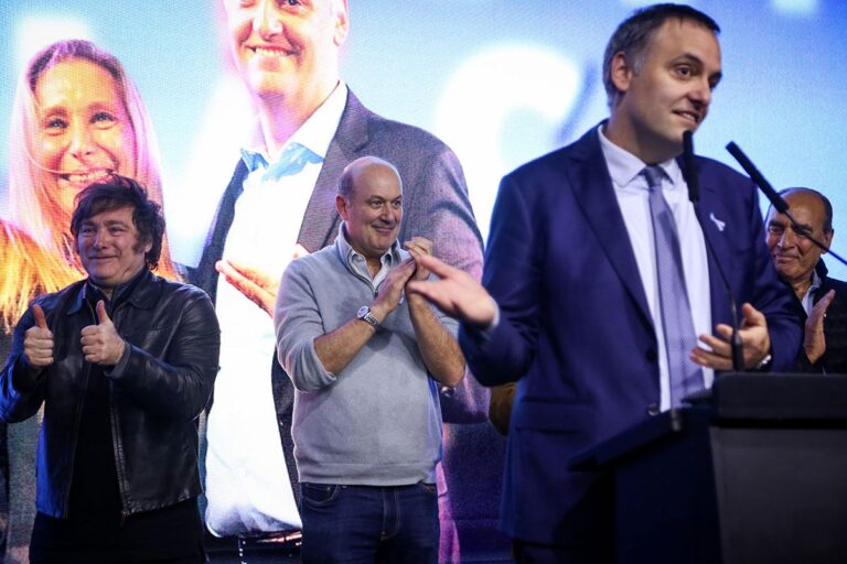 A PESAR DE LA ESCALADA DE DENUNCIAS, MILEI Y KARINA SE PREPARAN PARA BLINDAR A ADORNI