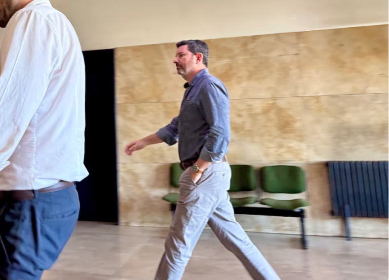 EL VUELO DE ADORNI A PUNTA DEL ESTE: EL BROKER QUE VENDIÓ EL PASAJE DE VUELTA DECLARÓ QUE PAGÓ MARCELO GRANDÍO