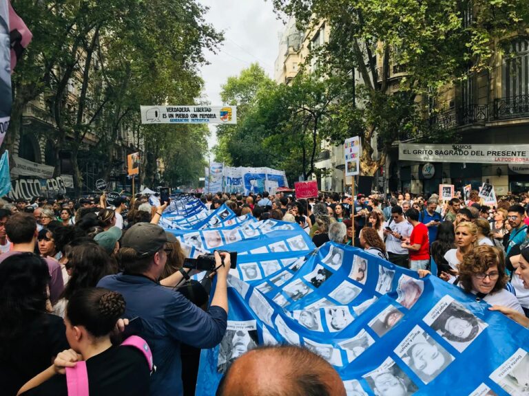 MADRES, ABUELAS E HIJOS CONVOCAN A MARCHAR EL 24 DE MARZO CON FOTOS DE LOS DESAPARECIDOS