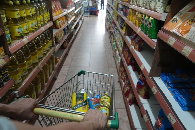 LA BRECHA EN EL CONSUMO Y EL DESEMPLEO ALIMENTAN EL MAL HUMOR SOCIAL