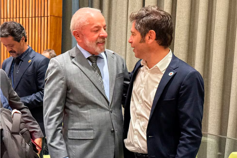 KICILLOF VA A BUSCAR VÍAS DE FINANCIAMIENTO EN LA CUMBRE PROGRESISTA DE PEDRO SÁNCHEZ Y LULA