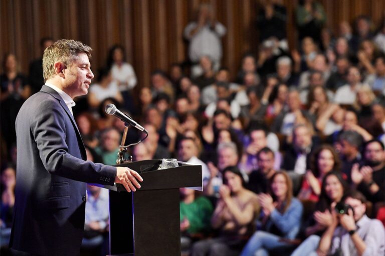 KICILLOF ABRE MÁS ESPACIOS DEL MOVIMIENTO DERECHO AL FUTURO Y EVALÚA UNA APARICIÓN INTERNACIONAL