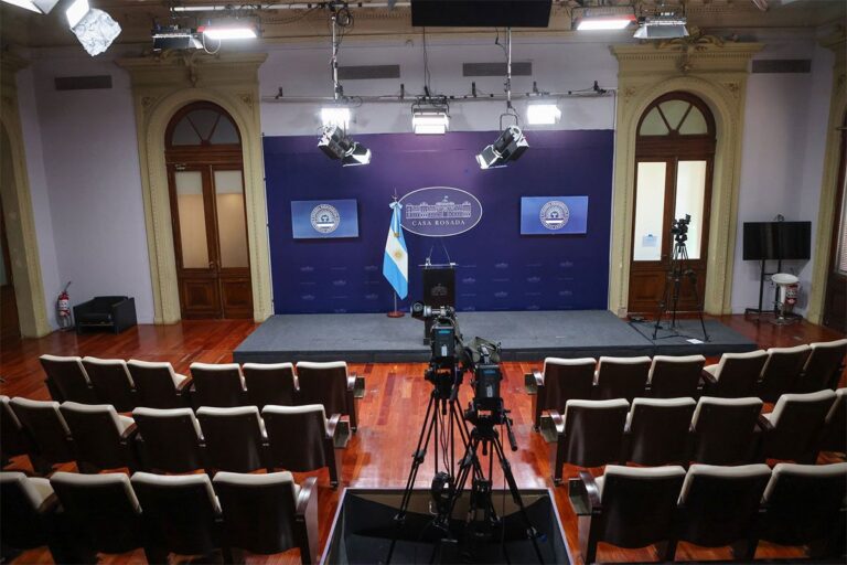 CRECE EL REPUDIO AL GIRO AUTORITARIO DEL GOBIERNO SOBRE EL PERIODISMO