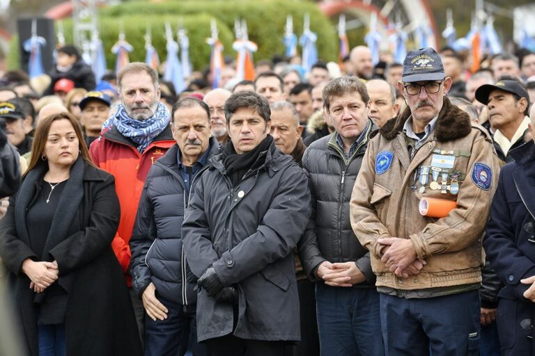 Kicillof participó de la vigilia y el acto central por Malvinas en el Río Grande