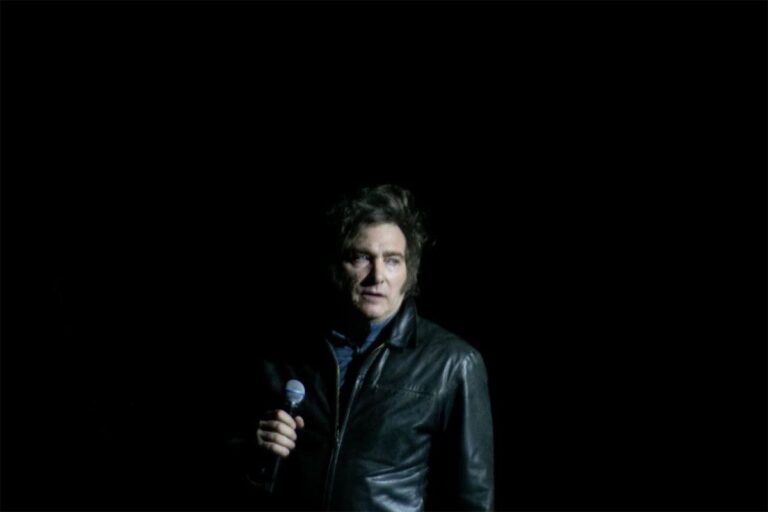 MILEI NO LOGRA SALIR DEL LABERINTO EN EL QUE LO METIERON LA INTERNA Y EL CASO ADORNI