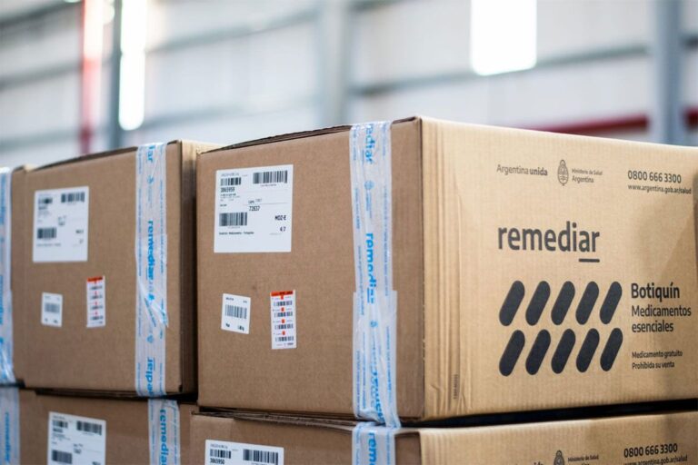 PROGRAMA REMEDIAR, AL BORDE DE DESAPARECER: ENTRE 2023 Y 2026 CAYÓ UN 59% LA DISPENSA DE BOTIQUINES