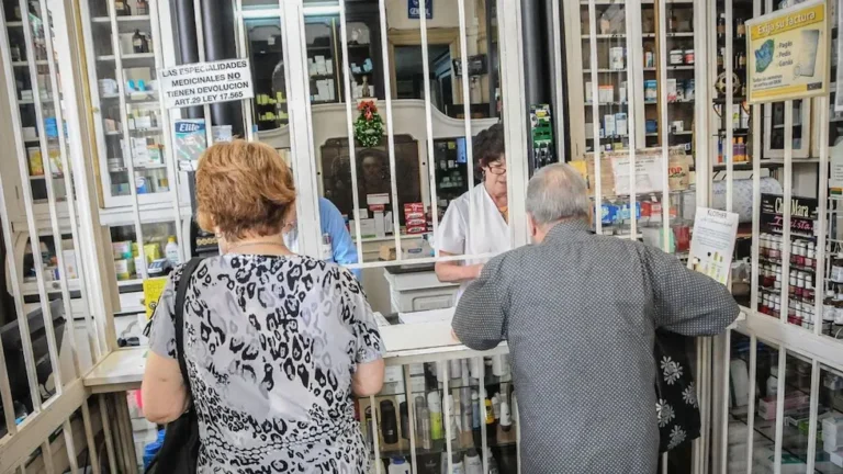 MEDICAMENTOS DE VENTA LIBRE: ADVIERTEN QUE LA DESREGULACIÓN COSTARÁ US$ 100 MILLONES ANUALES A LOS PACIENTES