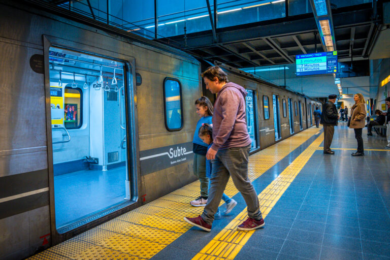 UNA ENCUESTA ASEGURA QUE EL 86% DE LOS USUARIOS ESTÁ SATISFECHO CON EL SERVICIO DEL SUBTE