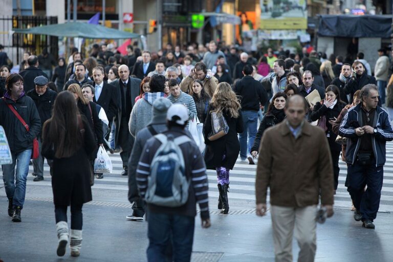LA OLEADA QUE PREFIERE UN CAMBIO DE GOBIERNO CRECE AUNQUE SIN ENCONTRAR UN CAUCE