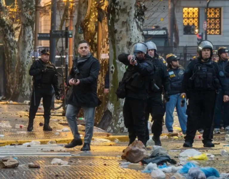 REPRESIÓN Y ESTADO MÍNIMO TOTALITARIO