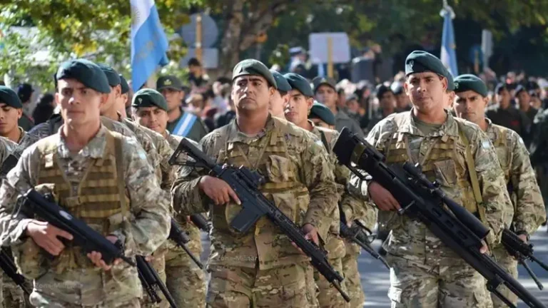 HAY PLATA: MILEI AUMENTÓ UN 12% EL SUELDO A LAS FUERZAS ARMADAS EN MEDIO DE LOS RECLAMOS