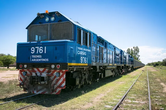 PREOCUPA A LOS INTERESADOS EN EL BELGRANO CARGAS LA CLÁUSULA ANTI-CHINA DE TOTO CAPUTO