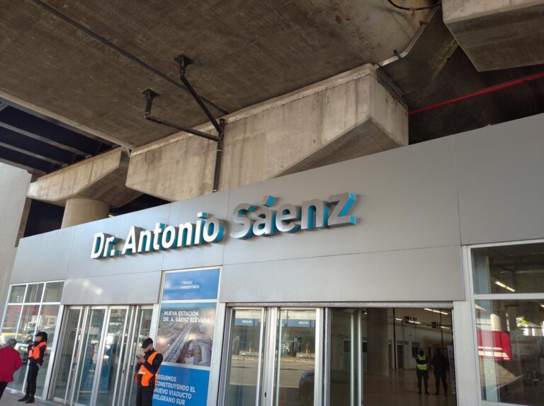 TRENES ARGENTINOS ASEGURA QUE LA ESCALERA DEL INCIDENTE EN SÁENZ HABÍA SIDO INSPECCIONADA HACE 2 SEMANAS