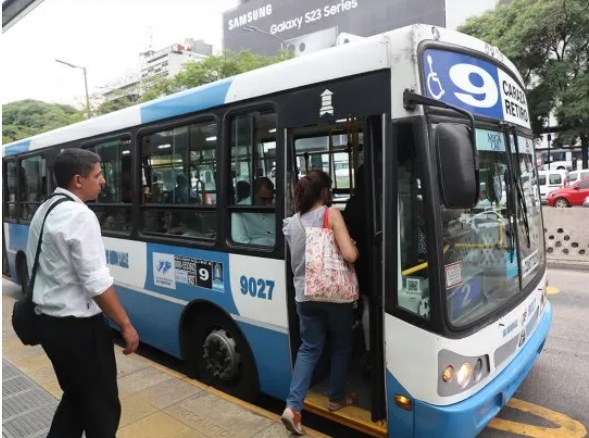 OTRO GOLPE AL BOLSILLO: MÁS DE 100 LÍNEAS DE COLECTIVOS DEL AMBA AMENAZAN CON RECORTAR SERVICIOS