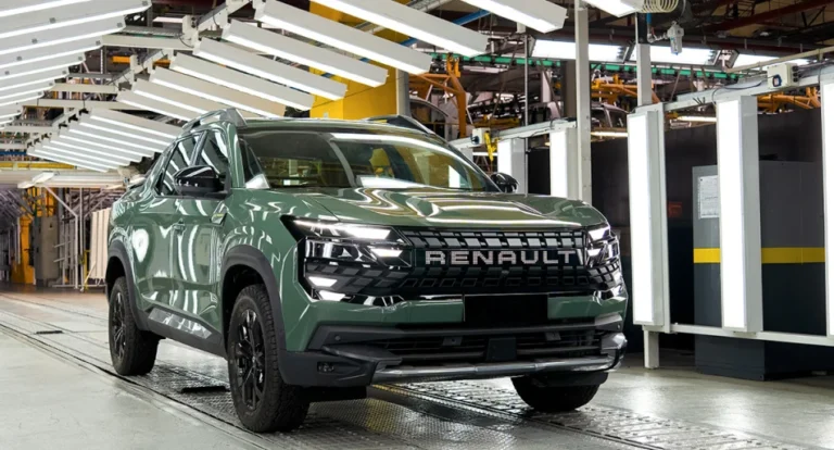 RENAULT INICIÓ LA PRODUCCIÓN DE SU PICK-UP Y LLARYORA PROMETIÓ UNA LEY DE PROMOCIÓN INDUSTRIAL
