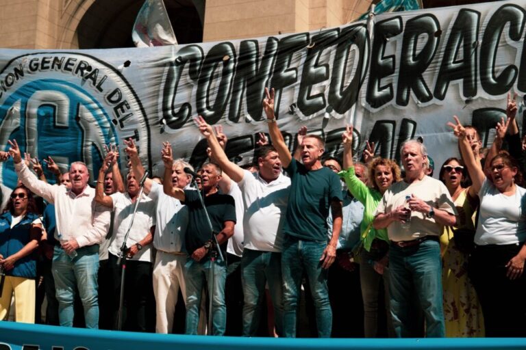 LA CGT MARCHÓ EN “DEFENSA DE LA INDUSTRIA NACIONAL» CON DURAS CRÍTICAS AL GOBIERNO