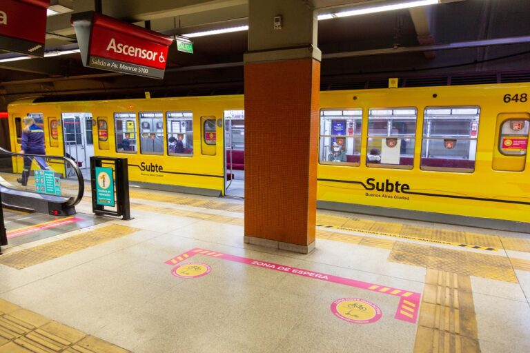 LA CIUDAD IMPLEMENTARÁ AVATARES HOLOGRÁFICOS CON IA EN EL SUBTE